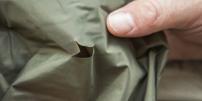 verlies hack vergiftigen Hoe repareer je een scheur in polyester doek, stof of pvc op een  waterdichte manier?
