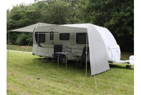 Caravanluifel ESVO Schuifluifel. Deze schuifluifel kunt u afhankelijk van zon en wind zowel naar rechts als naar links schuiven.