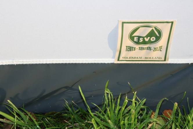 ESVO windbreak Mistral 395 with 3 small windows