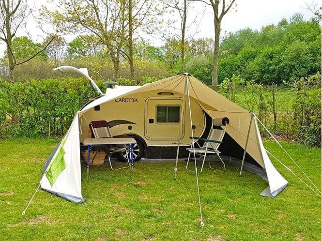Atomatent luifel voor Caretta caravan met aanritsbare zijschermen, op aanvraag