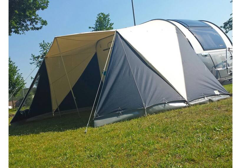 Atomatent luifel voor Adria Caravans caravan met aanritsbare zijschermen, op aanvraag